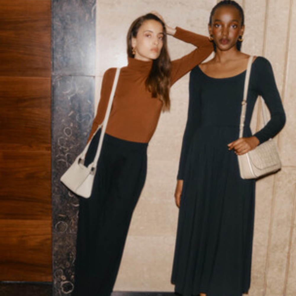 Slim Back Slit Turtleneck Tee